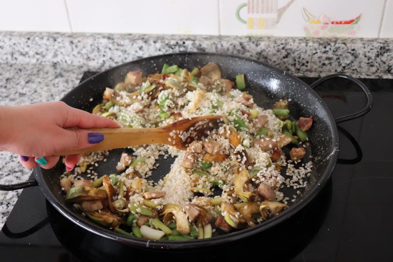 823º receta: ARROZ CON SECRETO IBÉRICO, AJOS TIERNOS Y ALCACHOFAS